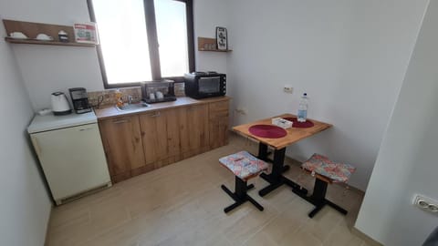 Coffee/tea facilities, Kitchen or kitchenette, Dining area, pet friendly, stove