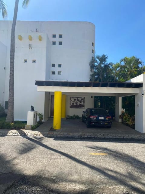 Property building, Parking