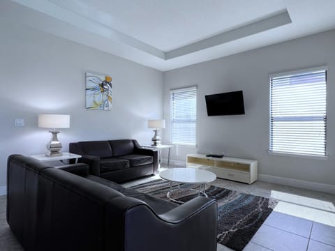 192KB - Balmoral Resort House in Haines City