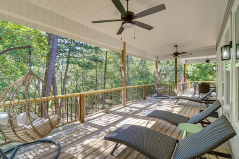 Luxury Lakefront Retreat with Deck and Patio! House in Greers Ferry Lake