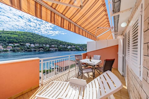 View (from property/room), Balcony/Terrace, Sea view