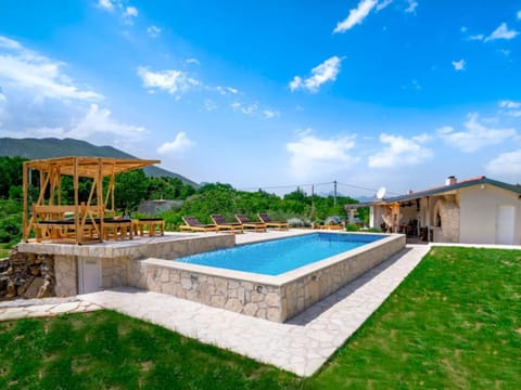 Balcony/Terrace, Swimming pool