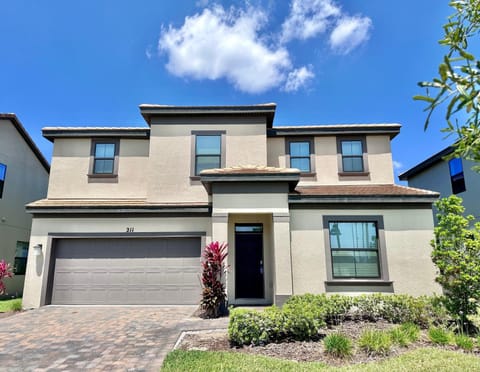 211MCV - Balmoral Resort House in Haines City