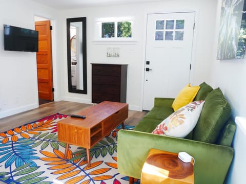 TV and multimedia, Living room, Evening entertainment