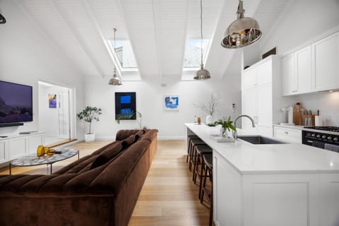 TV and multimedia, Kitchen or kitchenette, Living room