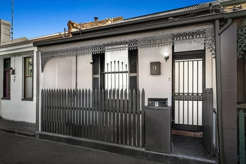 Facade/entrance, Decorative detail, Street view