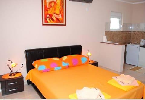 Bed, Kitchen or kitchenette, bunk bed