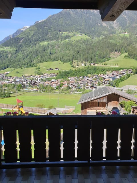 Balcony/Terrace, Mountain view, River view