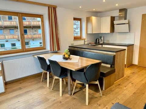 Kitchen or kitchenette, Living room, Seating area