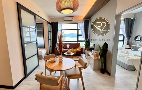 TV and multimedia, Living room, Seating area, Dining area, air conditioner