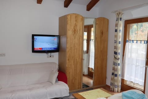 TV and multimedia, Seating area, wardrobe