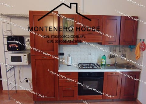 Kitchen or kitchenette, Communal kitchen, microwave, oven, kitchen