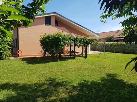 Property building, Day, Garden, Garden view
