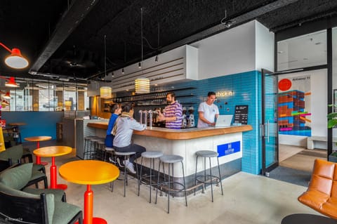 Staff, Day, People, Lounge or bar, Banquet/Function facilities, group of guests