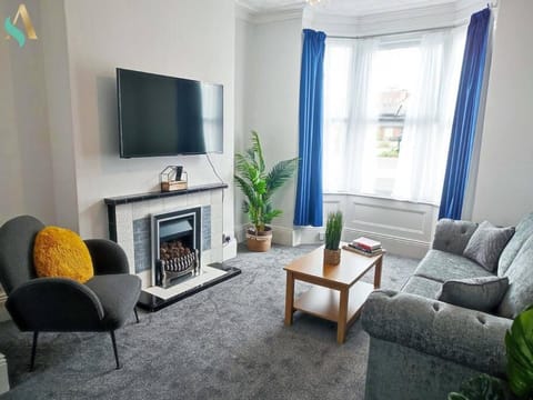 TV and multimedia, Living room, Seating area, flat iron