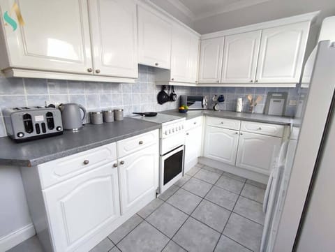 Kitchen or kitchenette, minibar, pet friendly, stove, toaster