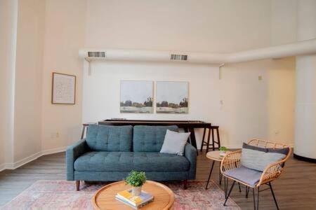3BR CozySuites The Block Direct Skybridge Access#1 Apartment in Indianapolis