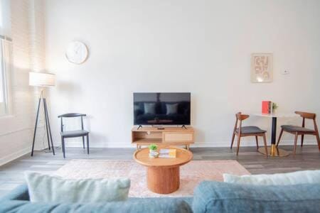 3BR CozySuites at The Block Pool Table and Arcade Apartment in Indianapolis