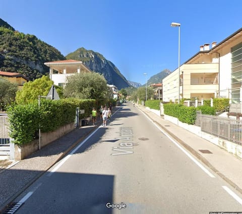 Spring, Day, Neighbourhood, Natural landscape, Mountain view, Street view, Parking