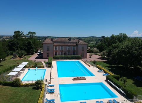 Swimming pool, Swimming pool