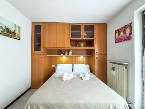 Bed, Kitchen or kitchenette, Photo of the whole room, Bedroom, towels, wardrobe