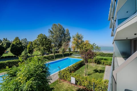 Balcony/Terrace, Swimming pool