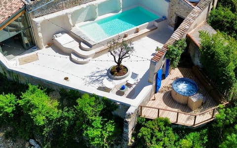 Property building, Swimming pool