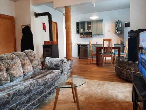 Communal lounge/ TV room, TV and multimedia, Living room, Dining area