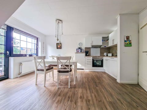 Kitchen or kitchenette, Dining area, dishwasher