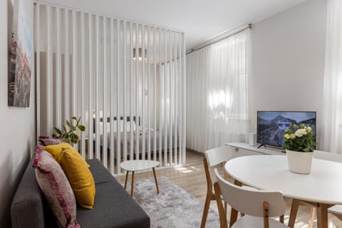 TV and multimedia, Living room, Seating area