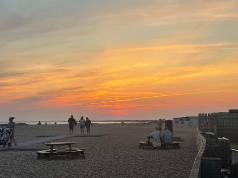 Pure-Living West Sands Sunshine and Sea View - 3 Bedroom lodge at SEAL BAY Campground/ 
RV Resort in Selsey