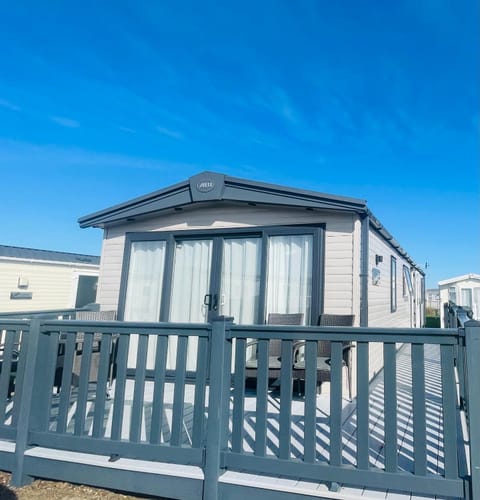 Pure-Living West Sands Sunshine and Sea View - 3 Bedroom lodge at SEAL BAY Campground/ 
RV Resort in Selsey