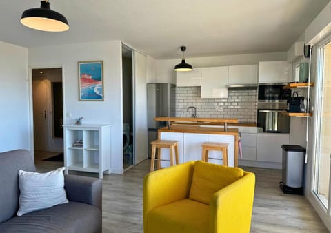 Kitchen or kitchenette, Living room, Seating area, Dining area, minibar, pet friendly, toaster