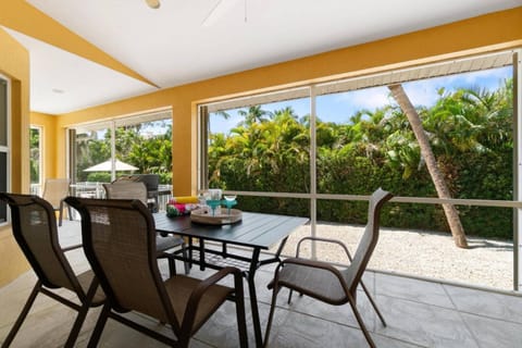 Secret Beach Retreat House in Marco Island