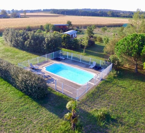 Les Roulottes-Gîtes de la Ferme de l'Autruche Dromoise Farm Stay in Provence-Alpes-Côte d'Azur