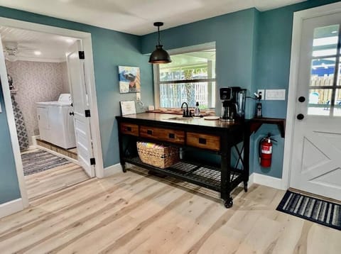 Sea la Vie - Beach Town Charm+Newly Renovated House in Cocoa Beach