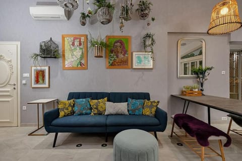 Living room, Decorative detail, Seating area