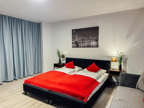 Bed, Photo of the whole room, Seating area, Bedroom