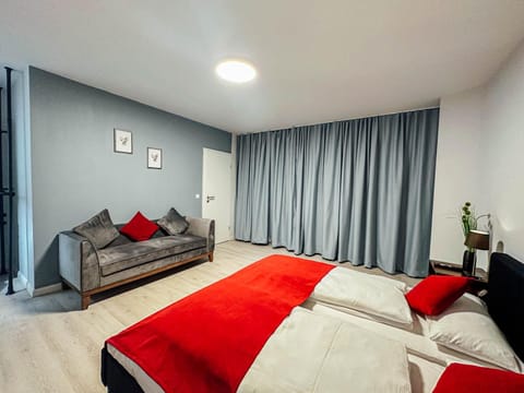 Bed, Photo of the whole room, Seating area, Bedroom