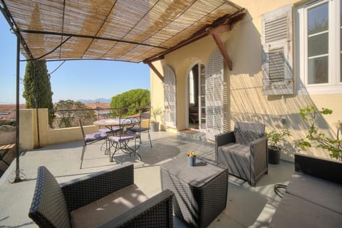 Patio, Facade/entrance, Day, View (from property/room), Balcony/Terrace, Dining area