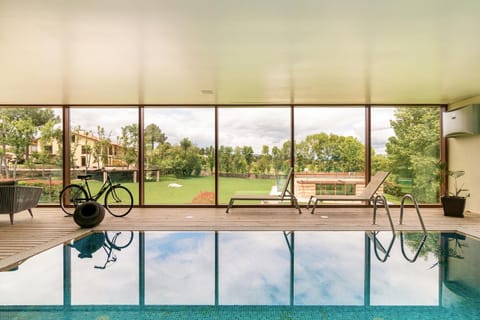 Pool view, Swimming pool, sunbed