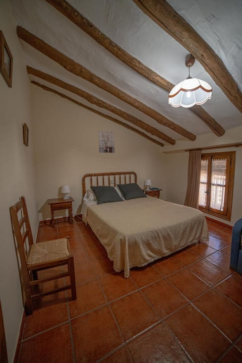 Bed, Photo of the whole room, Bedroom, fireplace