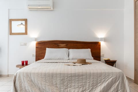 Photo of the whole room, Bedroom, air conditioner