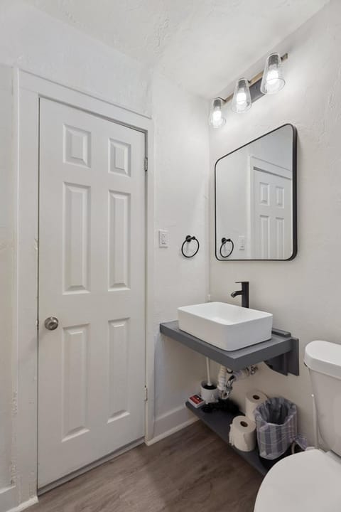 2BR Apt Near St Anthony Monthly 20 Off #22A House in Oklahoma City