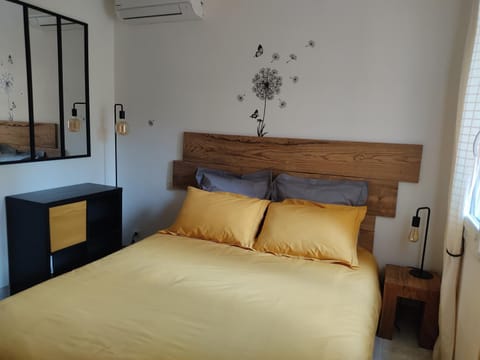 Bed, Bedroom, air conditioner