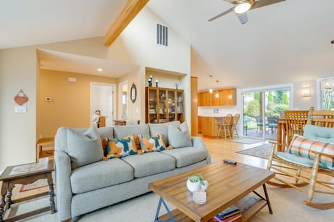 Near Eats and Brews! Beautiful Seattle Home with Patio House in Burien