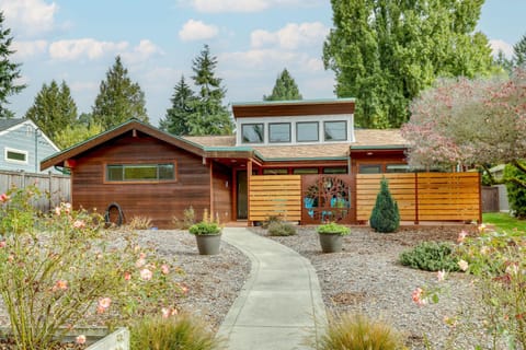 Near Eats and Brews! Beautiful Seattle Home with Patio House in Burien