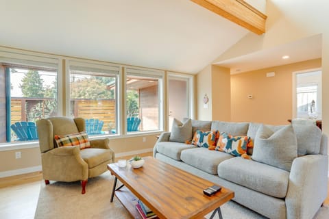 Near Eats and Brews! Beautiful Seattle Home with Patio House in Burien