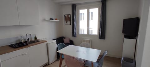 Seating area, Dining area, washing machine, kitchen