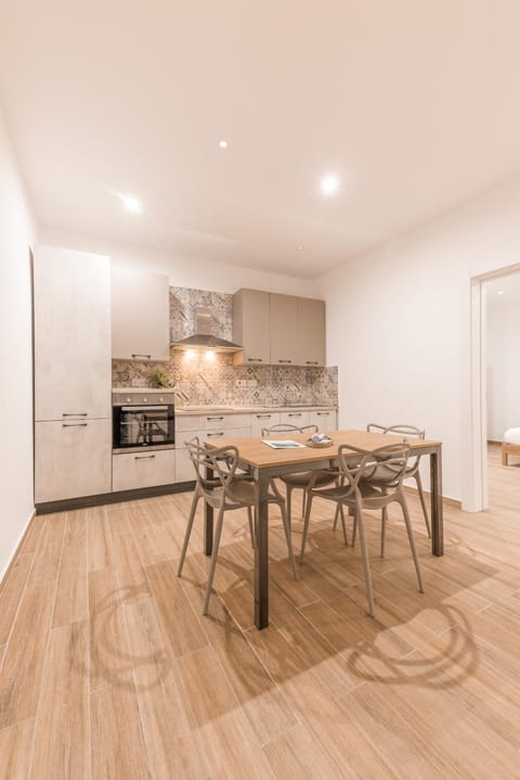 Kitchen or kitchenette, Dining area, pet friendly, stove